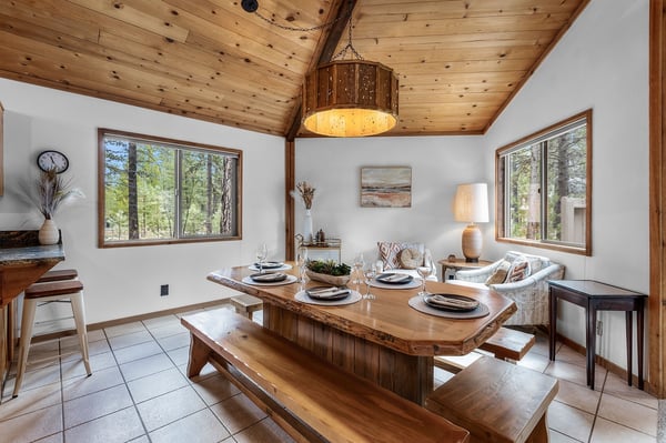 Diamond Peak 7-Dining Area