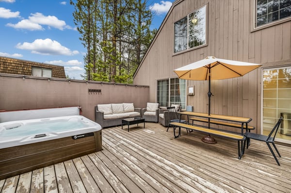 Muskrat 3- Deck with Hot Tub