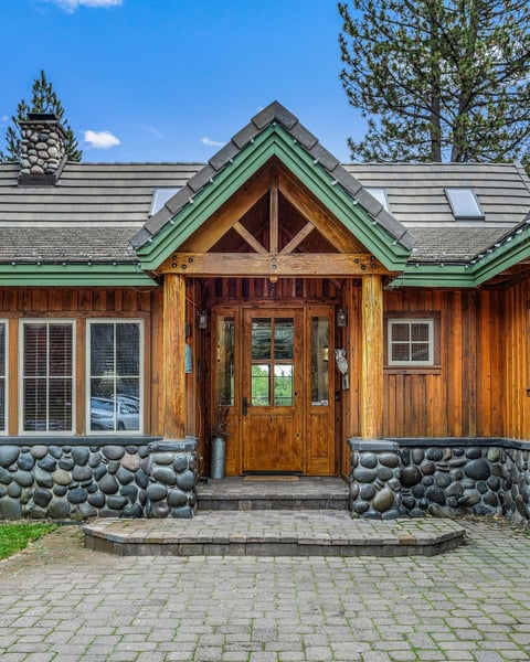 Deschutes Dream Lodge- Exterior Entry