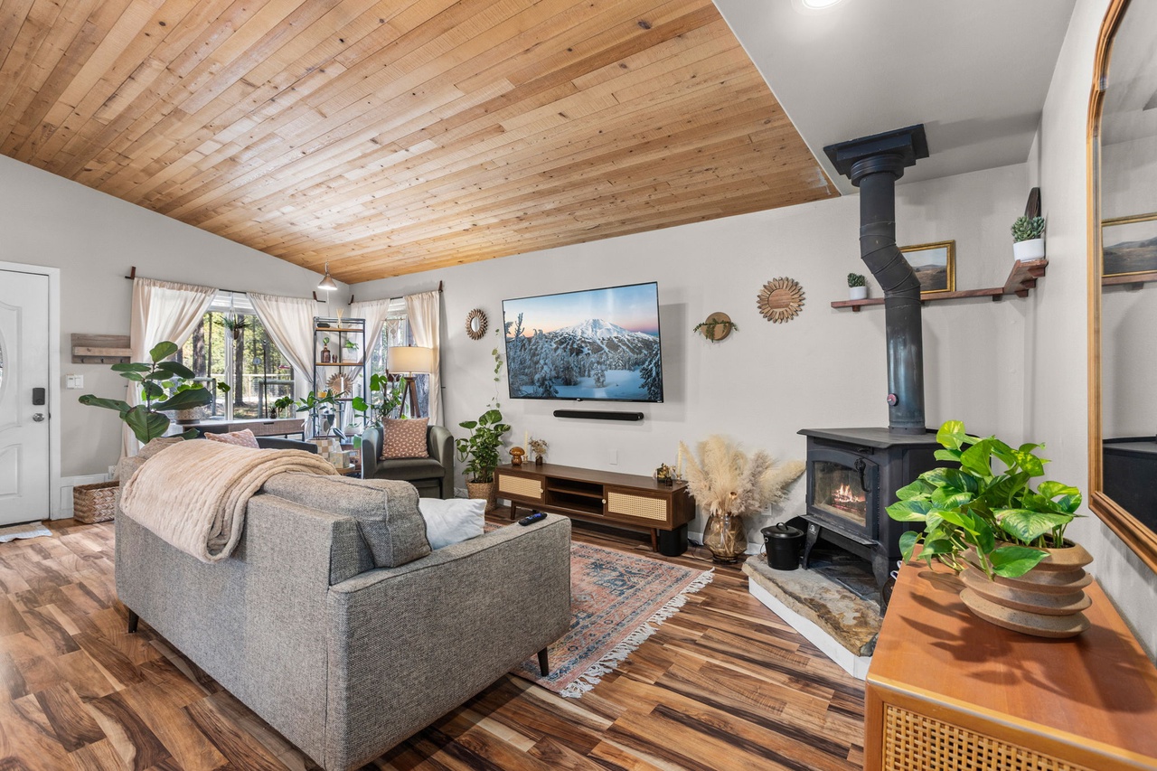 Boho Bungalow- Vaulted open floorplan